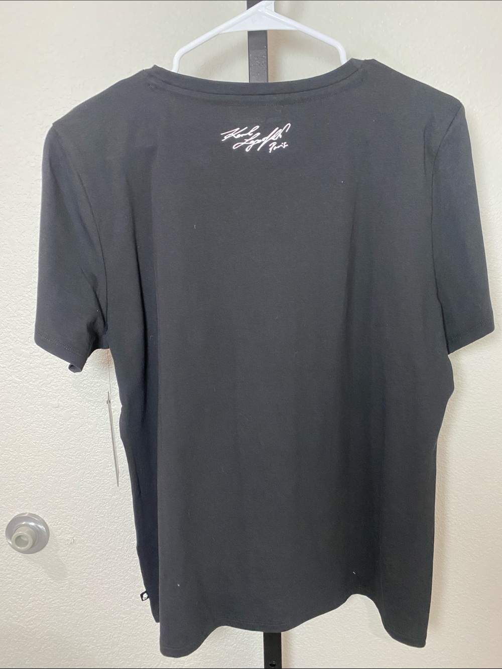 Karl Lagerfeld Black T‑Shirt with Red Heart Graphic and Script - Picture 5 of 6